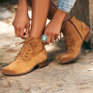 EARTH AVANI 2 BAHN BROWN WOMEN'S BOOTIES SIZE 8